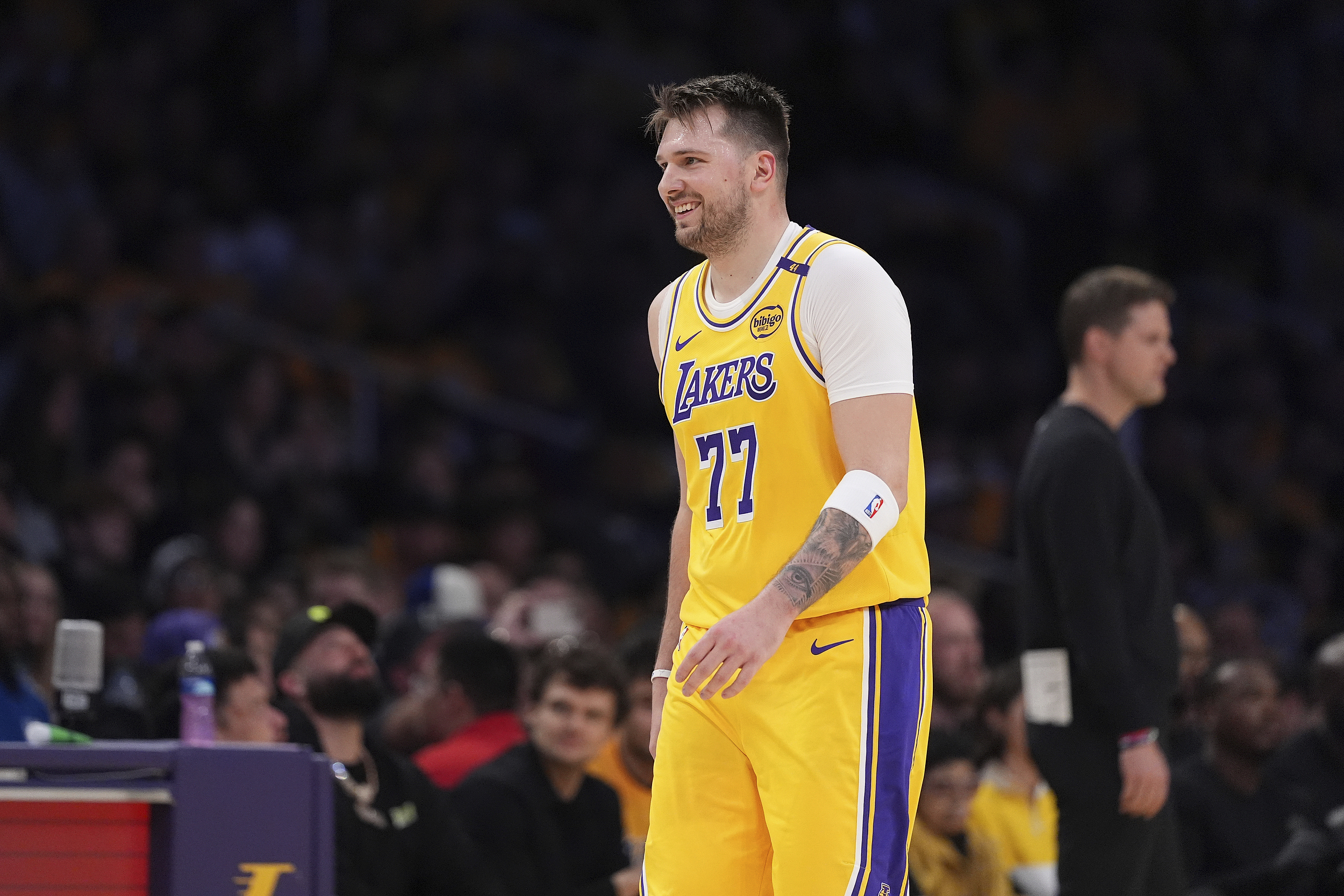 500彩票开奖-美网友赞叹东契奇新球鞋Jordan Luka 4：明晚战德国会首穿