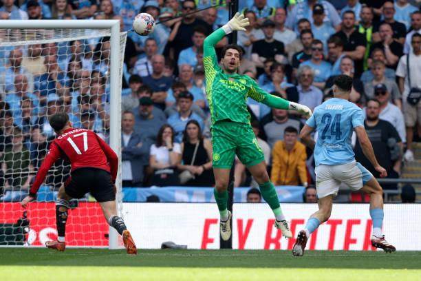 500开奖公告-足总杯决赛爆冷输曼联，球员失误瓜帅失策曼城失冠